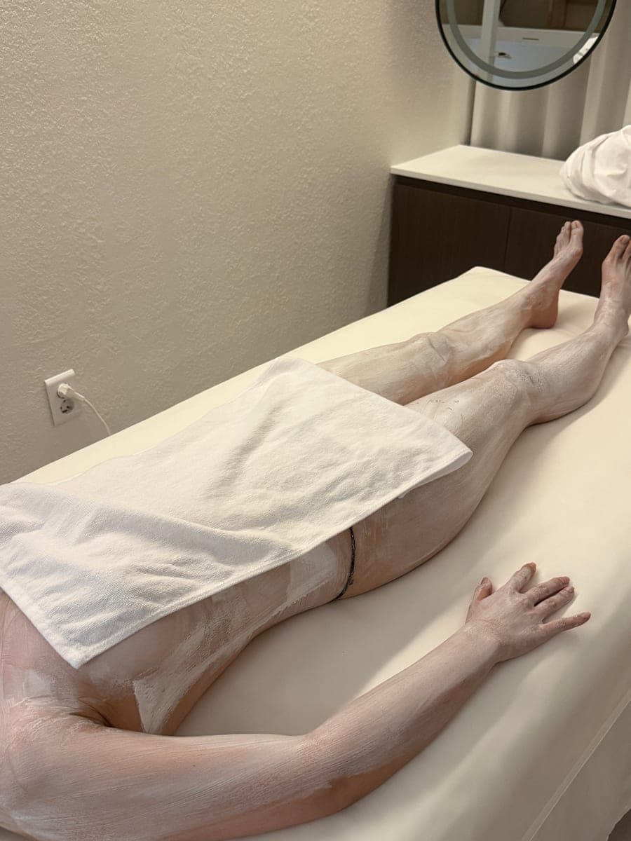 Full-body milk brightening — the upper body from the front